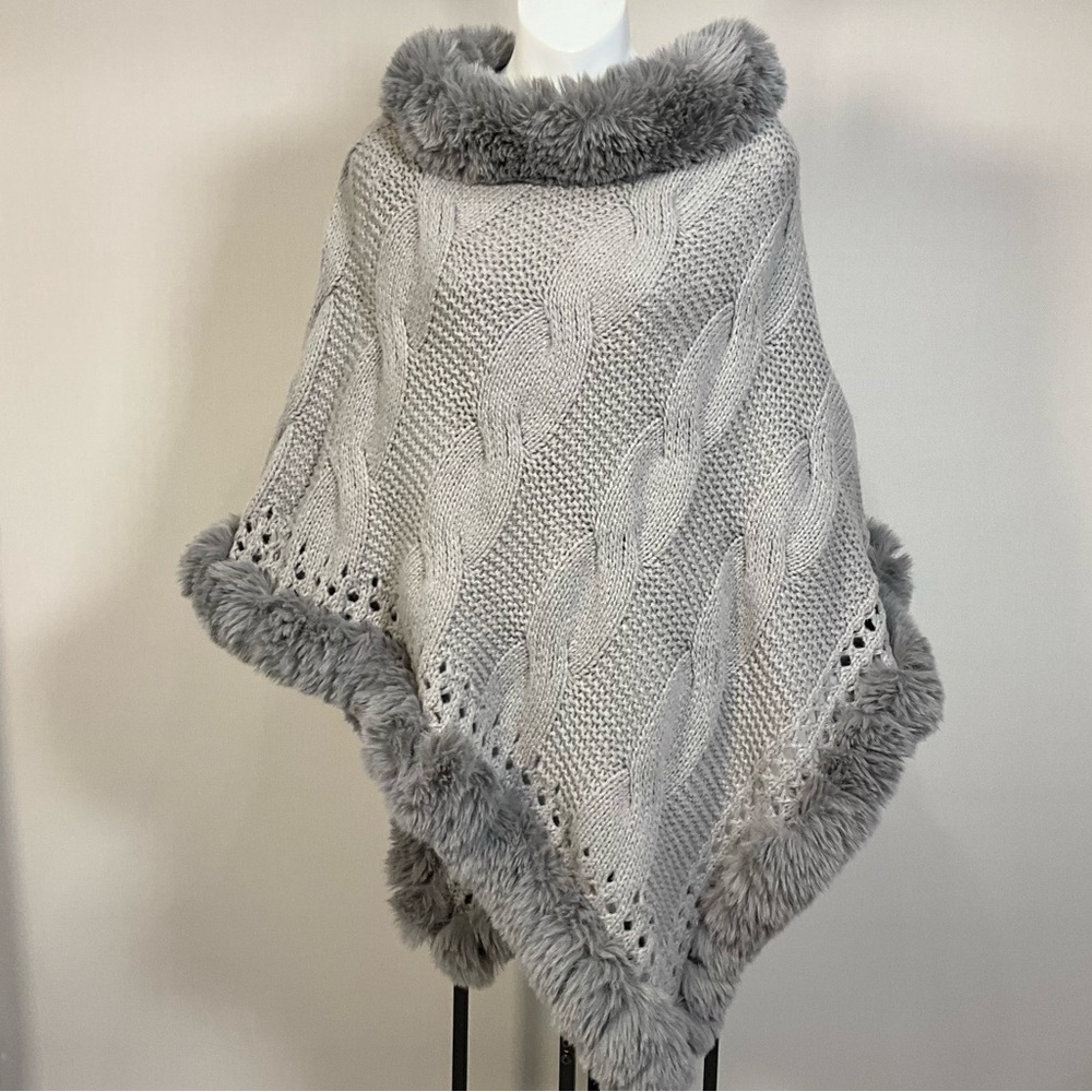 LeModa Poncho NWT Knit Gray Cable with Faux Fur Trim One Size
